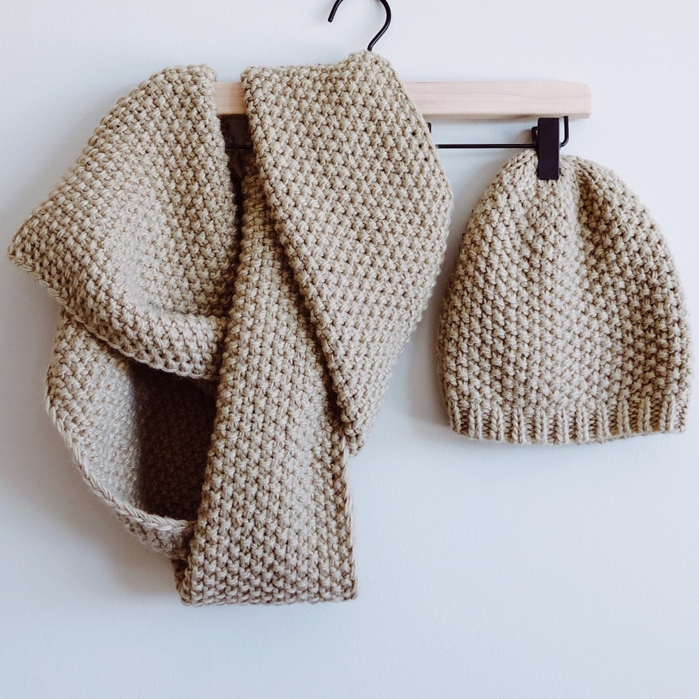 OLD NAVY Hat & Infinity Scarf Set